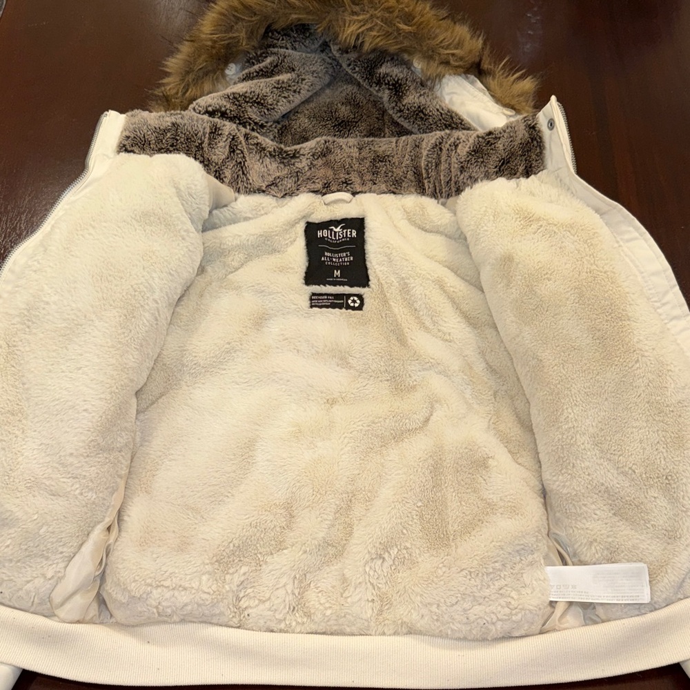 Hollister Cream Bomber Jacket with Faux Fur Hood Sz M - Picture 9 of 16